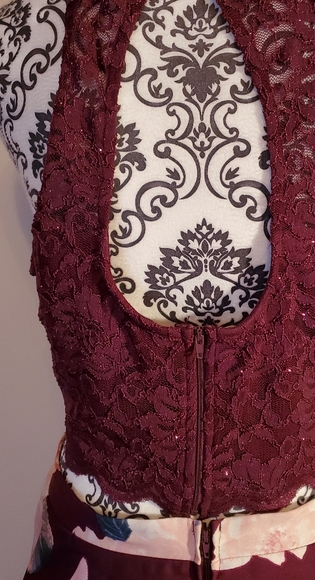 City Triangles 2pc Junior's Semi-Formal Dr… - Picture 6 of 7